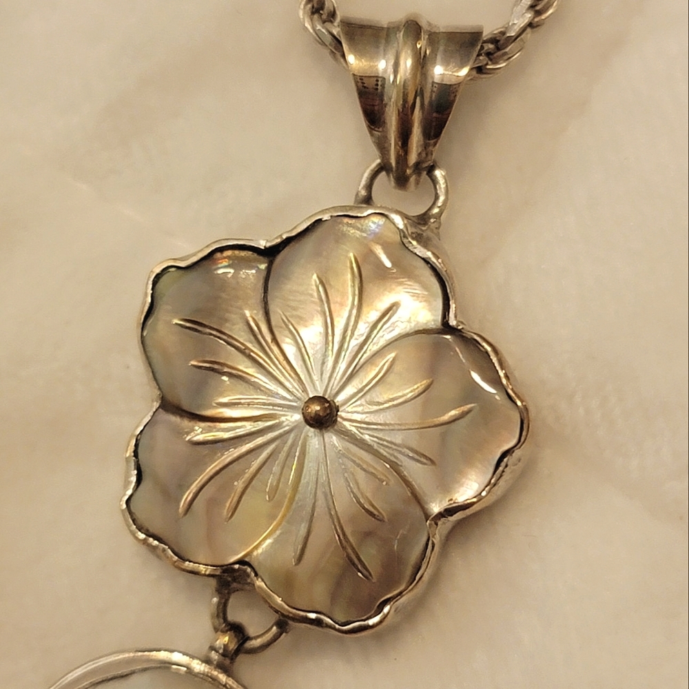 Stunning Sterling Silver Carved MOP & Pearl Flower Necklace